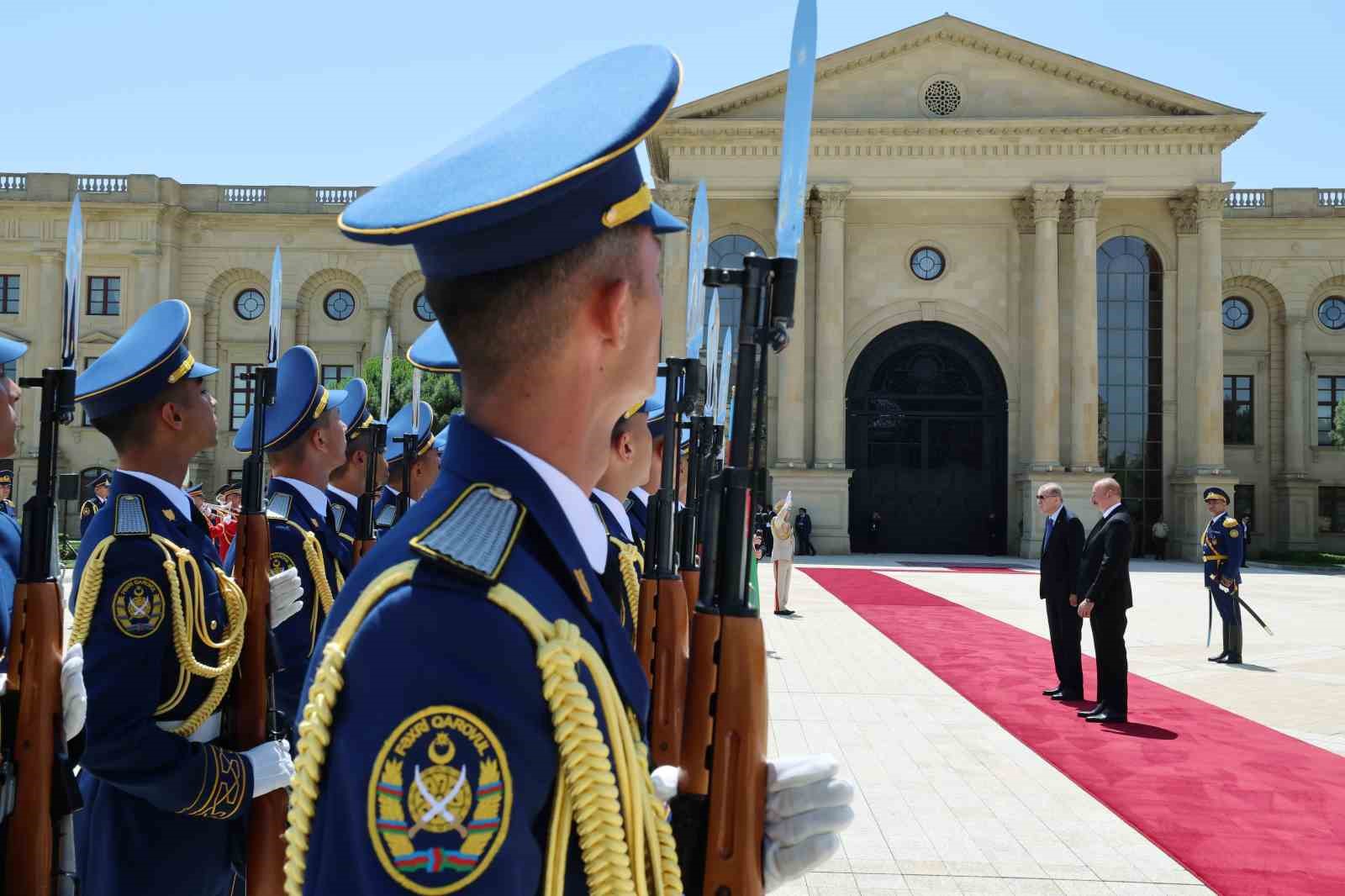 CUMHURBAŞKANI RECEP TAYYİP ERDOĞAN, RESMİ TEMASLARDA BULUNMAK ÜZERE GELDİĞİ BAKÜ’DE