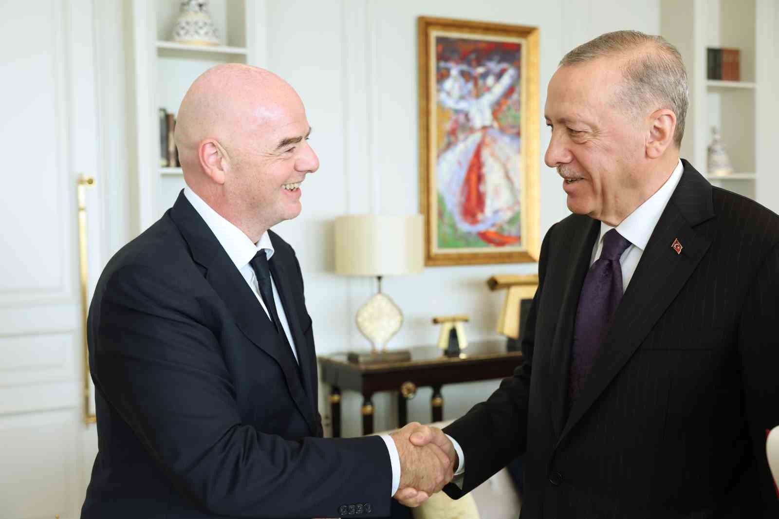 CUMHURBAŞKANI RECEP TAYYİP ERDOĞAN, FIFA BAŞKANI GİANNİ INFANTİNO'YU KABUL ETTİ.