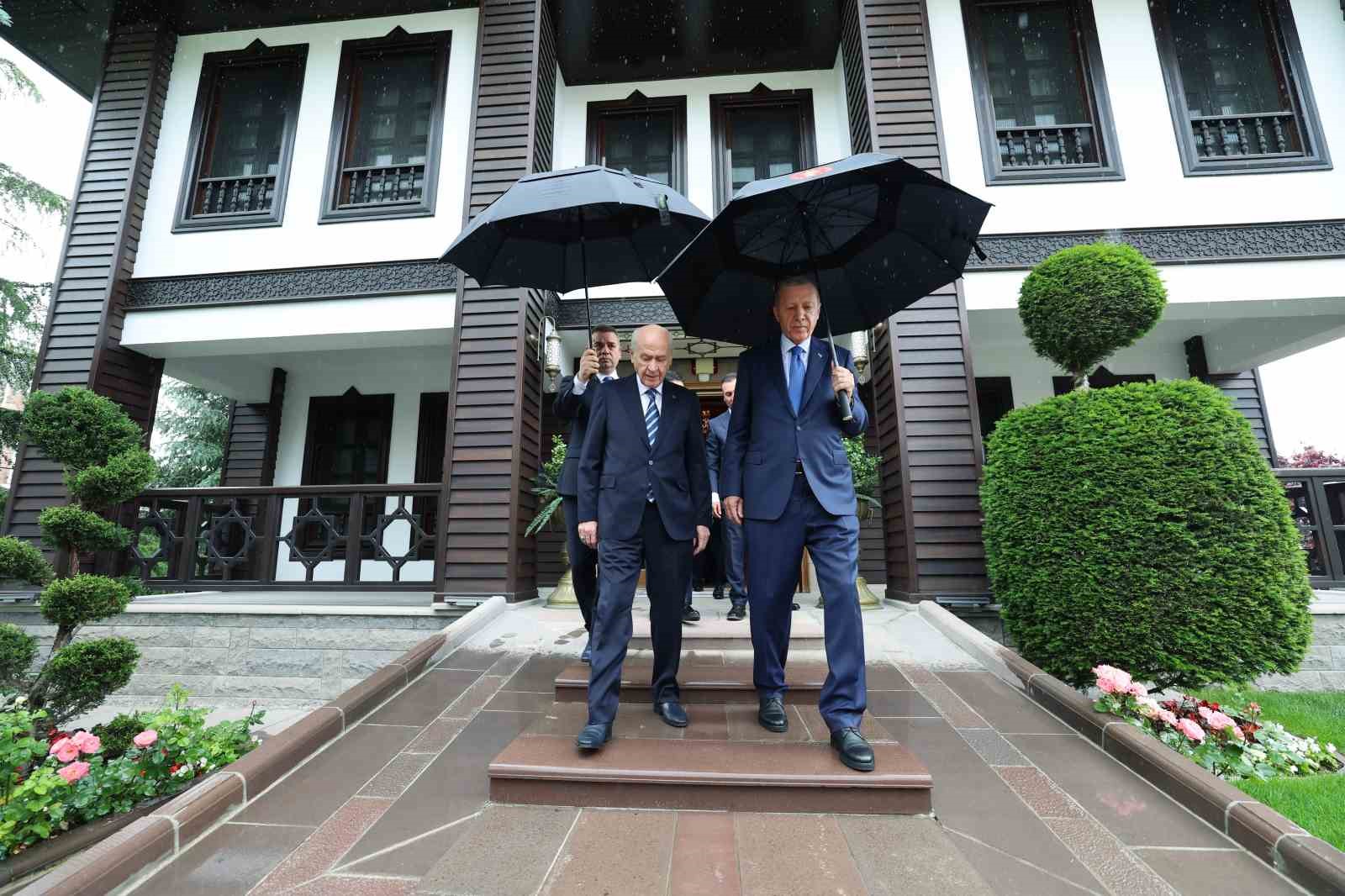 Cumhurbaşkanı Erdoğan, MHP Lideri Bahçeli’yi konutunda ziyaret etti CUMHURBAŞKANI RECEP TAYYİP ERDOĞAN, MHP GENEL BAŞKANI DEVLET BAHÇELİ İLE