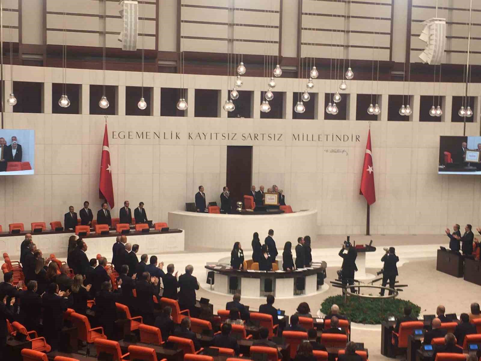 CUMHURBAŞKANI RECEP TAYYİP ERDOĞAN TBMM GENEL KURULU'NDA YEMİN ETTİ.