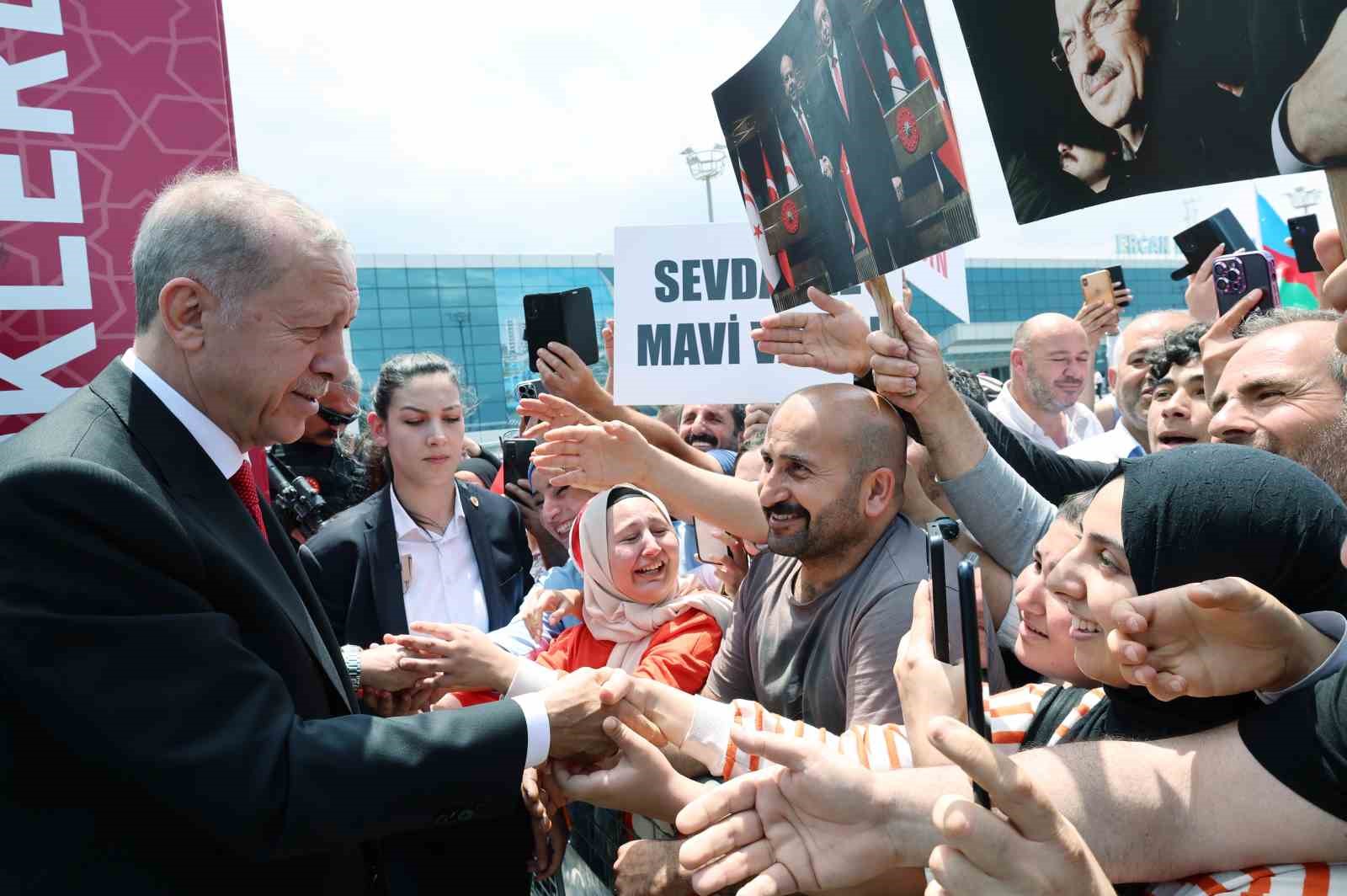 CUMHURBAŞKANI ERDOĞAN’A KKTC’DE YOĞUN İLGİ