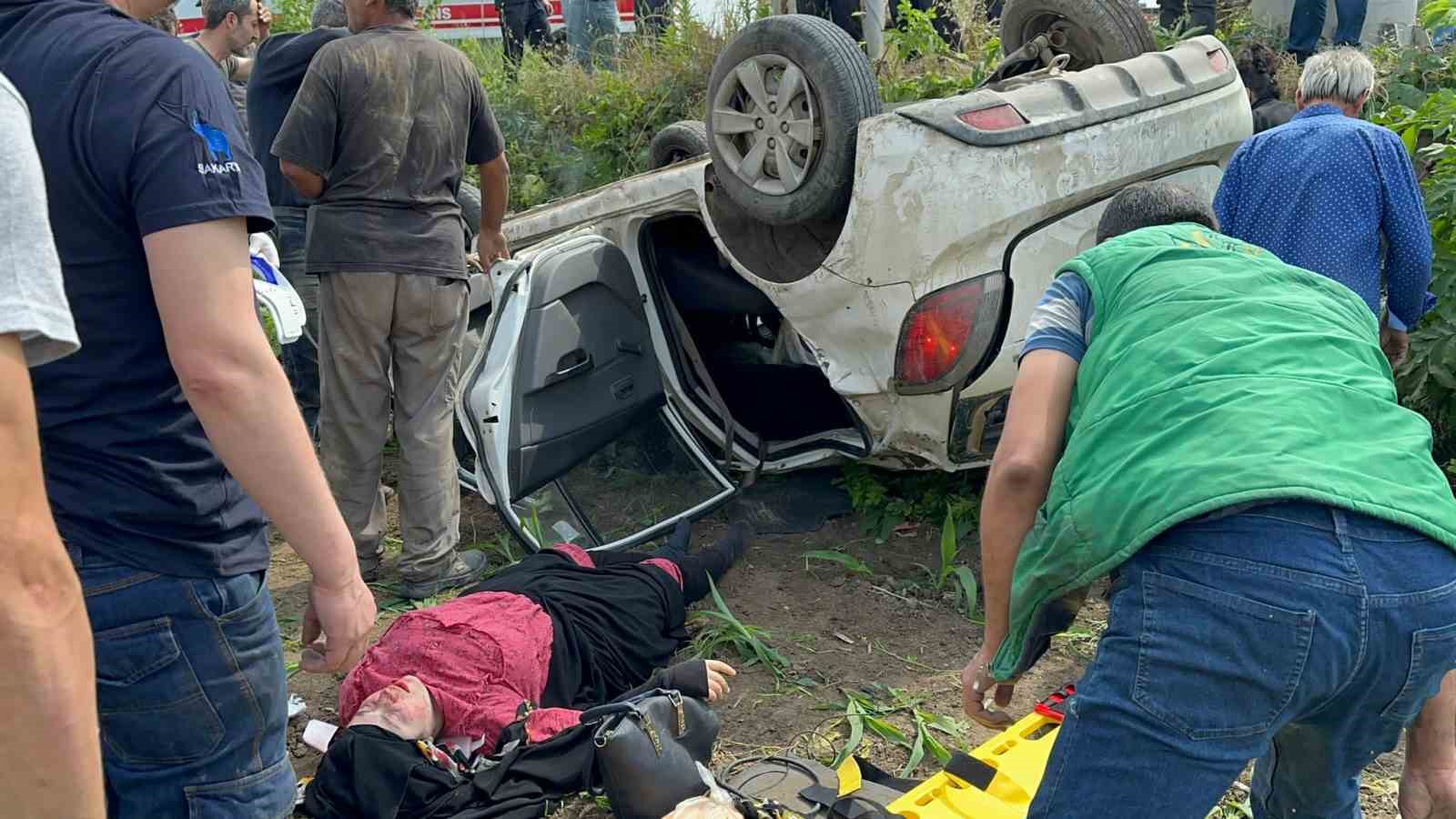 SAKARYA’NIN ERENLER İLÇESİ D-100 KARA YOLUNDA KONTROLDEN ÇIKAN OTOMOBİL, ÖNCE