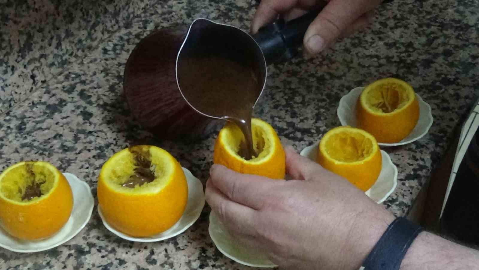 BALIKESİR’İN HAVRAN İLÇESİNDE BİR LOKANTA İŞLETMESİNİN MÜŞTERİLERİNE YAPTIĞI PORTAKAL İÇİNDE