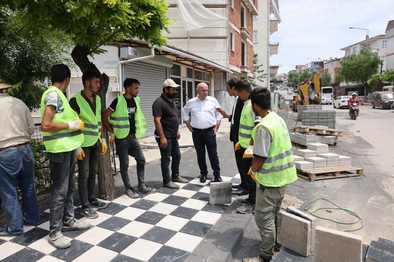 DARICA BELEDİYESİ, YAZ AYLARININ GELMESİ VE HAVALARIN ISINMASIYLA BİRLİKTE İLÇENİN