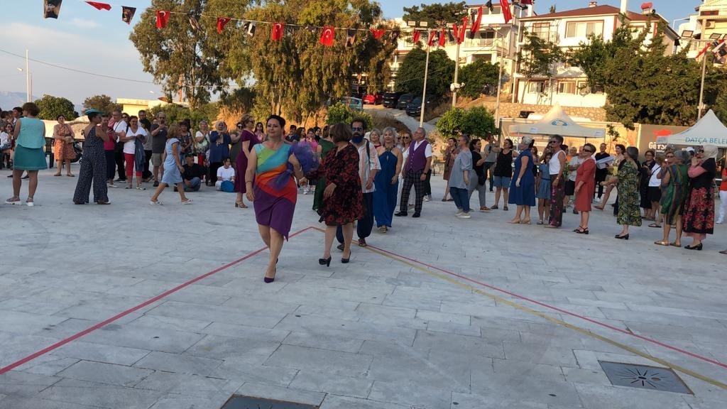 MUĞLA'NIN DATÇA İLÇESİNDEKİ HALK EĞİTİM MERKEZİ BÜNYESİNDE AÇILAN DİKİŞ KURSUNDA