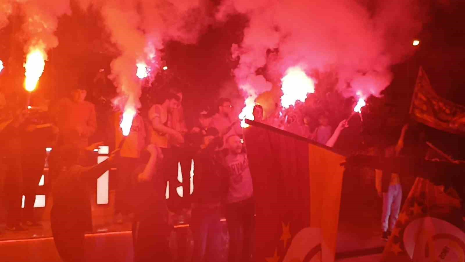 GALATASARAY'IN KENDİ EVİNDE FENERBAHÇE'Yİ 3-0 YENMESİNİN ARDINDAN SARI KIRMIZILI TAKIMIN