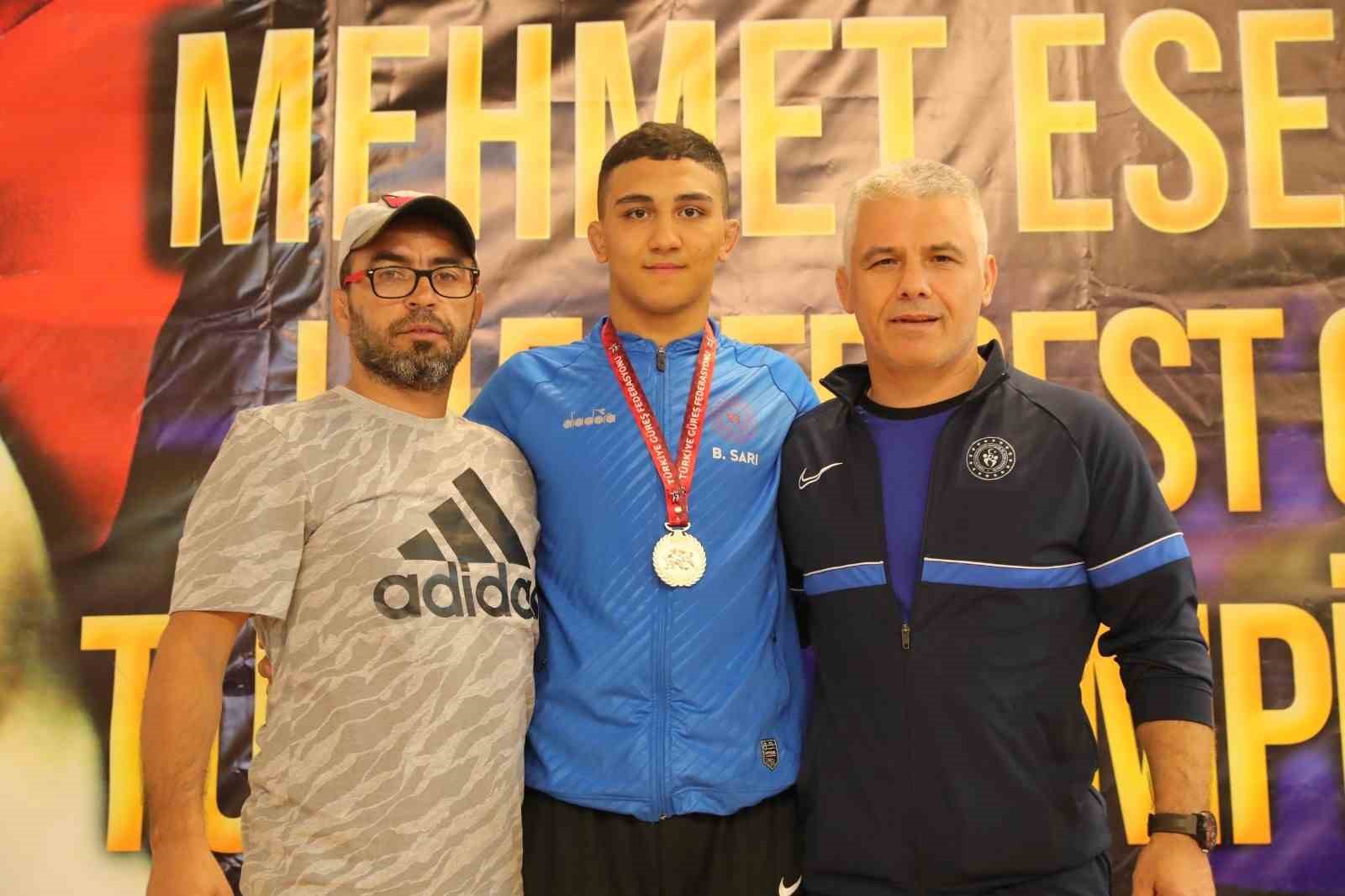 SERBEST MİNDER GÜREŞİNDE NİĞDE’DE YAPILAN U15 SERBEST GÜREŞ TÜRKİYE ŞAMPİYONASI’NDA
