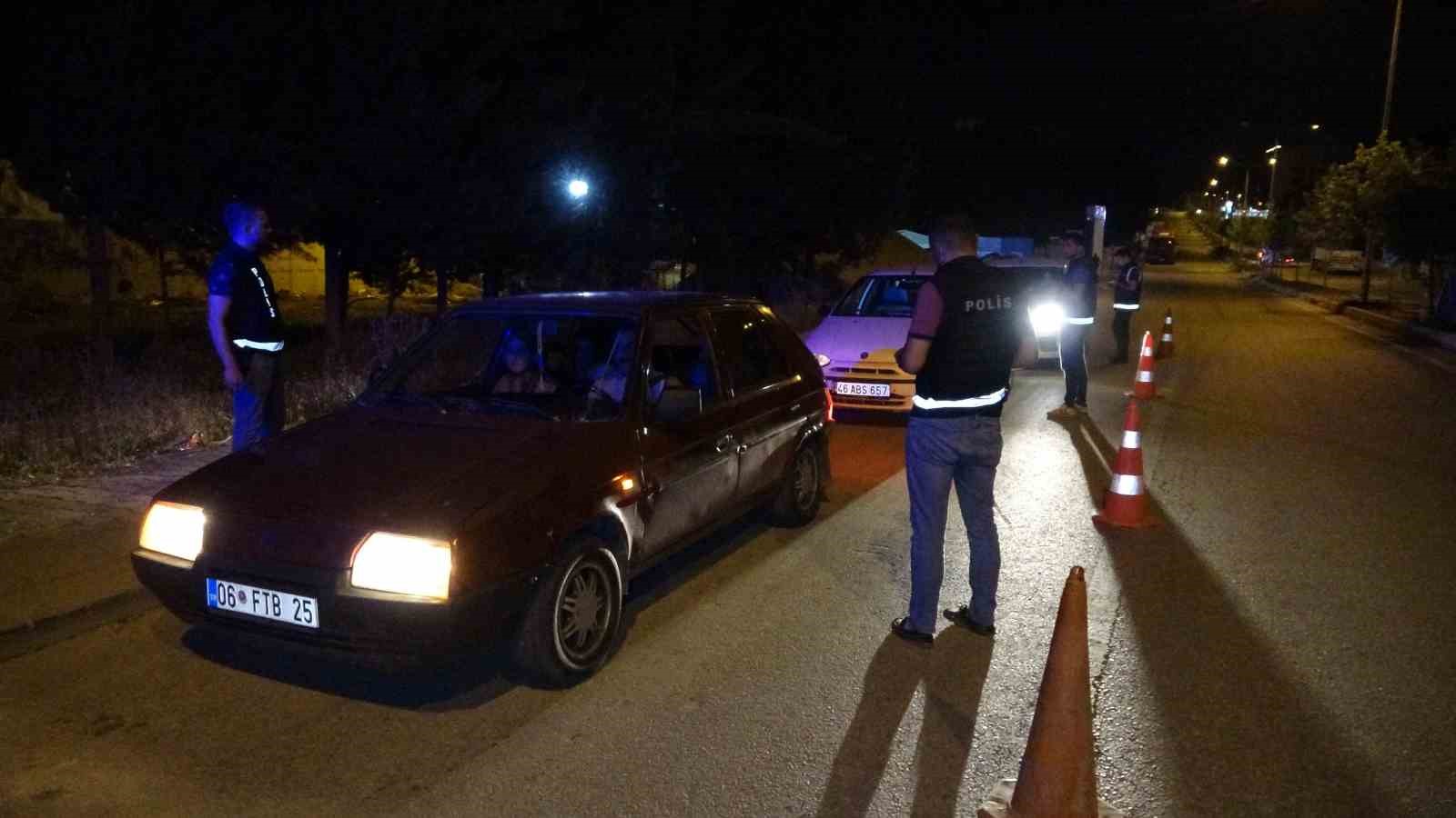 ADIYAMAN İL EMNİYET MÜDÜRLÜĞÜNE BAĞLI POLİS EKİPLERİNCE DEPREM BÖLGESİ ADIYAMAN’DA,