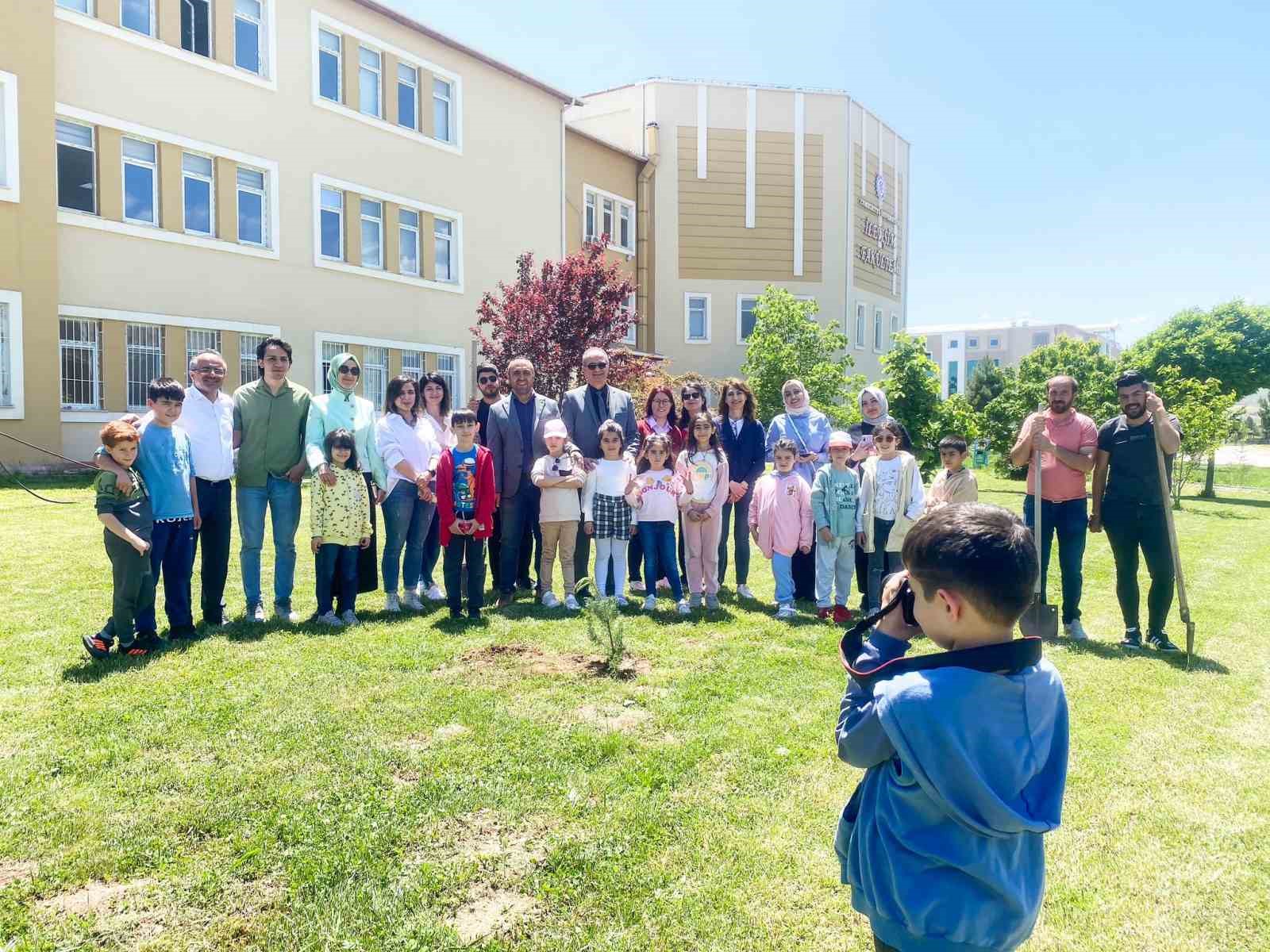 YÜZYILIN FELAKETİ OLARAK ADLANDIRILAN KAHRAMANMARAŞ MERKEZLİ DEPREMLERİN ARDINDAN ÇEVRE İLLERDEN
