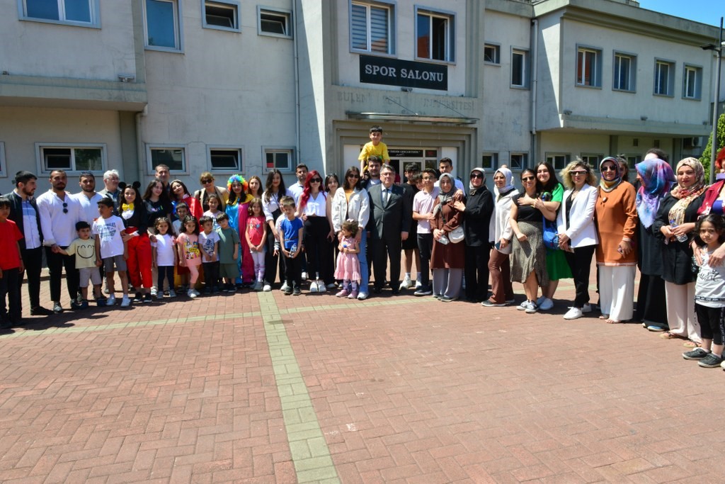 ZONGULDAK’TA DEPREMZEDE ÇOCUKLAR, ZBEÜ'NÜN KARİYER PLANLAMA UYGULAMA VE ARAŞTIRMA MERKEZİ