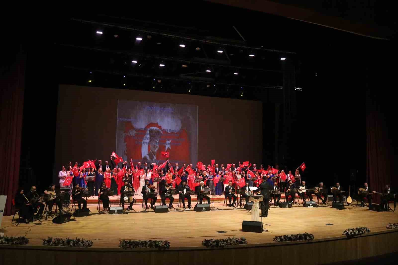 DENİZLİ BÜYÜKŞEHİR BELEDİYESİ KONSERVATUARI TÜRK SANAT MÜZİĞİ KOROSU, İSTANBUL, İZMİR