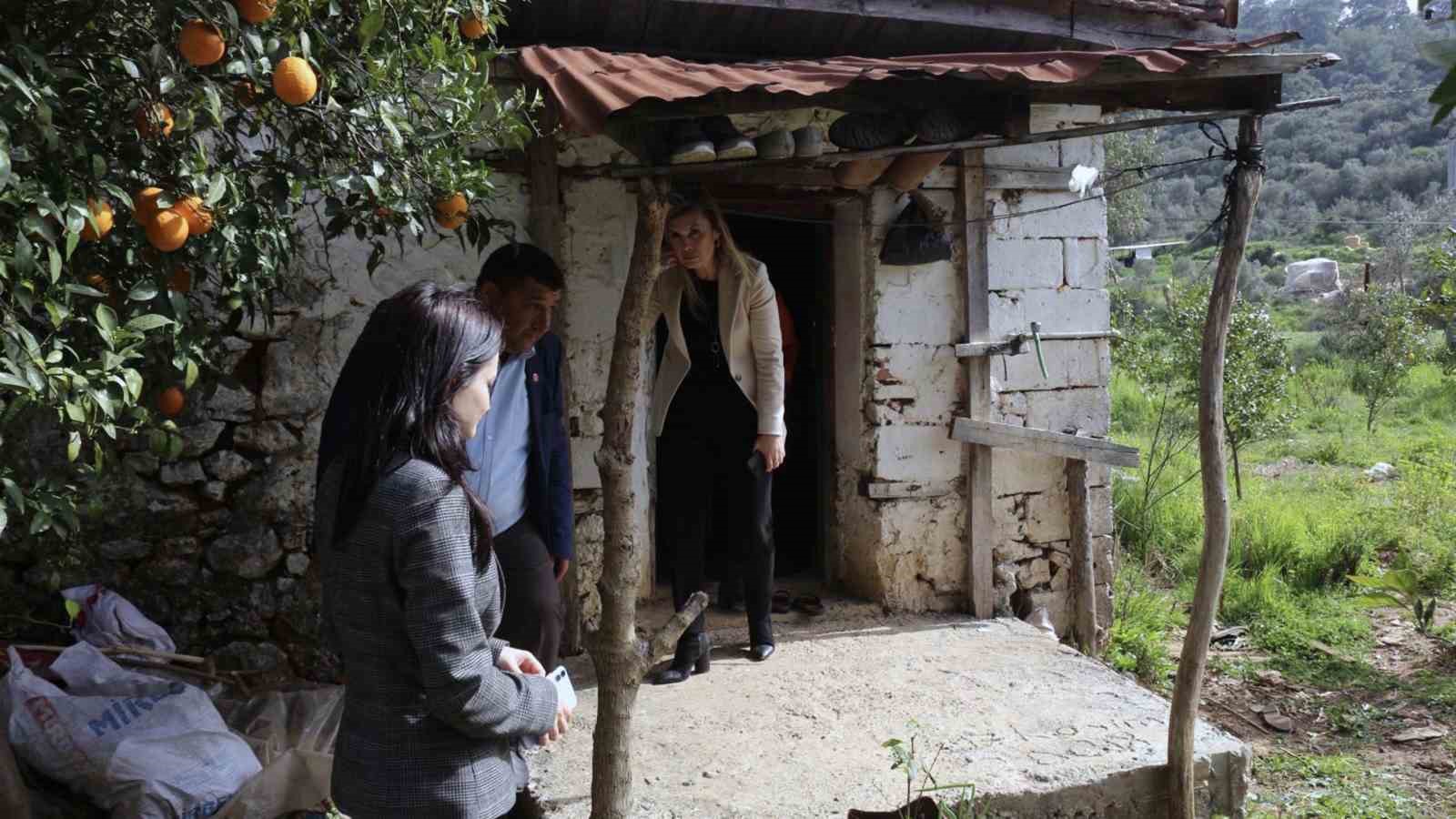 ORTACA KAYMAKAMI MERAL UÇAR, DAHA ÖNCE YAPTIĞI HANE ZİYARETLERİ SIRASINDA