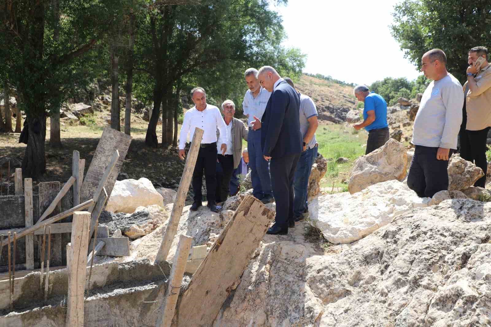 DİYARBAKIR BÜYÜKŞEHİR BELEDİYESİ, KOCAKÖY İLÇESİ ARKBAŞI MAHALLESİ’NDE İÇME SUYU SORUNUNU