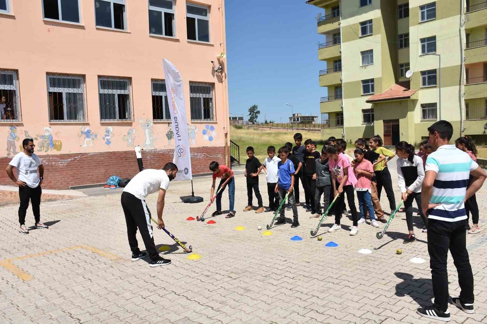 DİYARBAKIR BÜYÜKŞEHİR BELEDİYESİ, "SPOR ŞENLİKLERİ" PROJESİ KAPSAMINDA 10 BİN ÖĞRENCİYİ