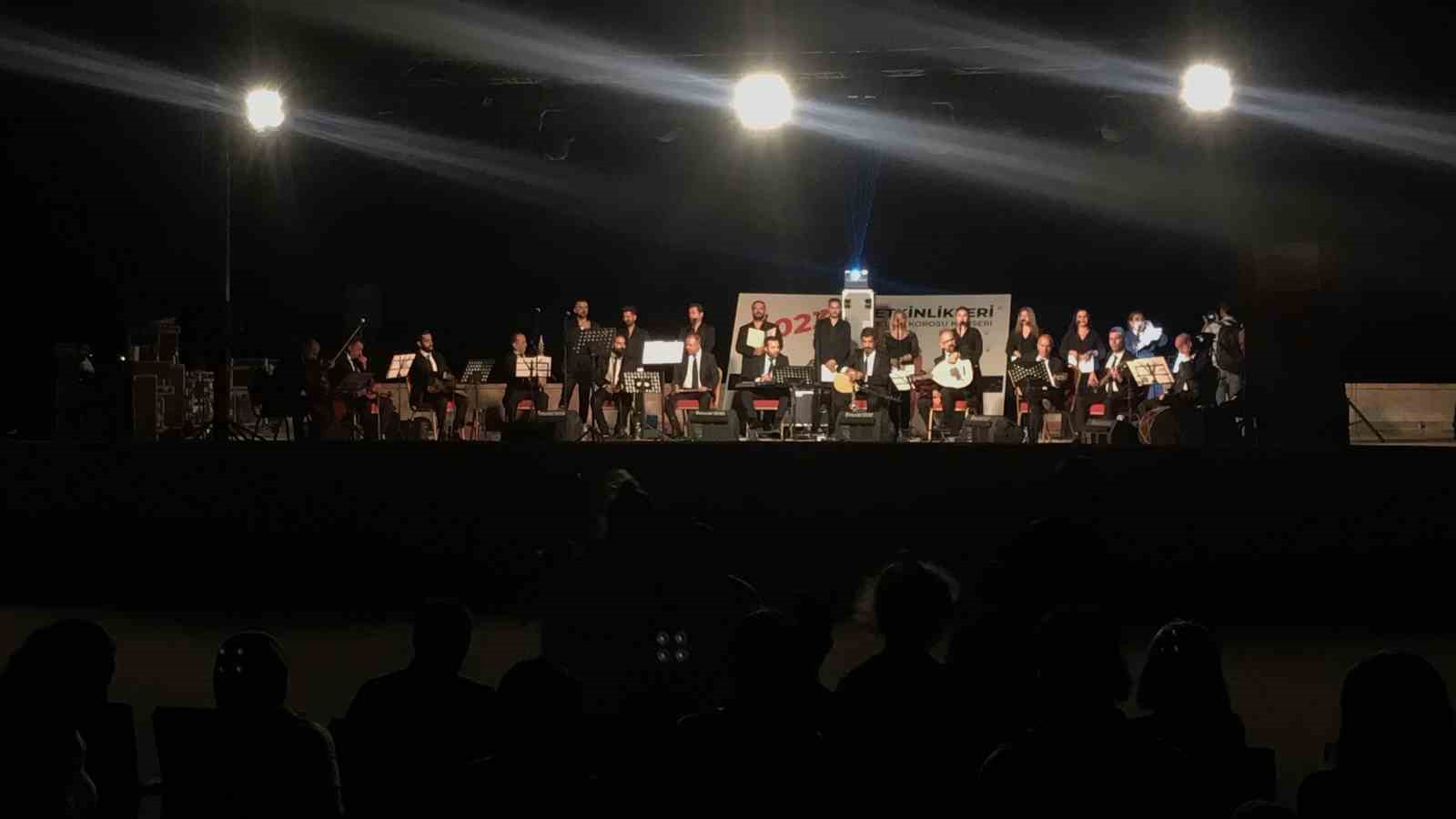 BATMAN'IN TARİHİ HASANKEYF İLÇESİNDE DİYARBAKIR MEDENİYETLER KOROSU TARAFINDAN ANADOLU EZGİLERİ