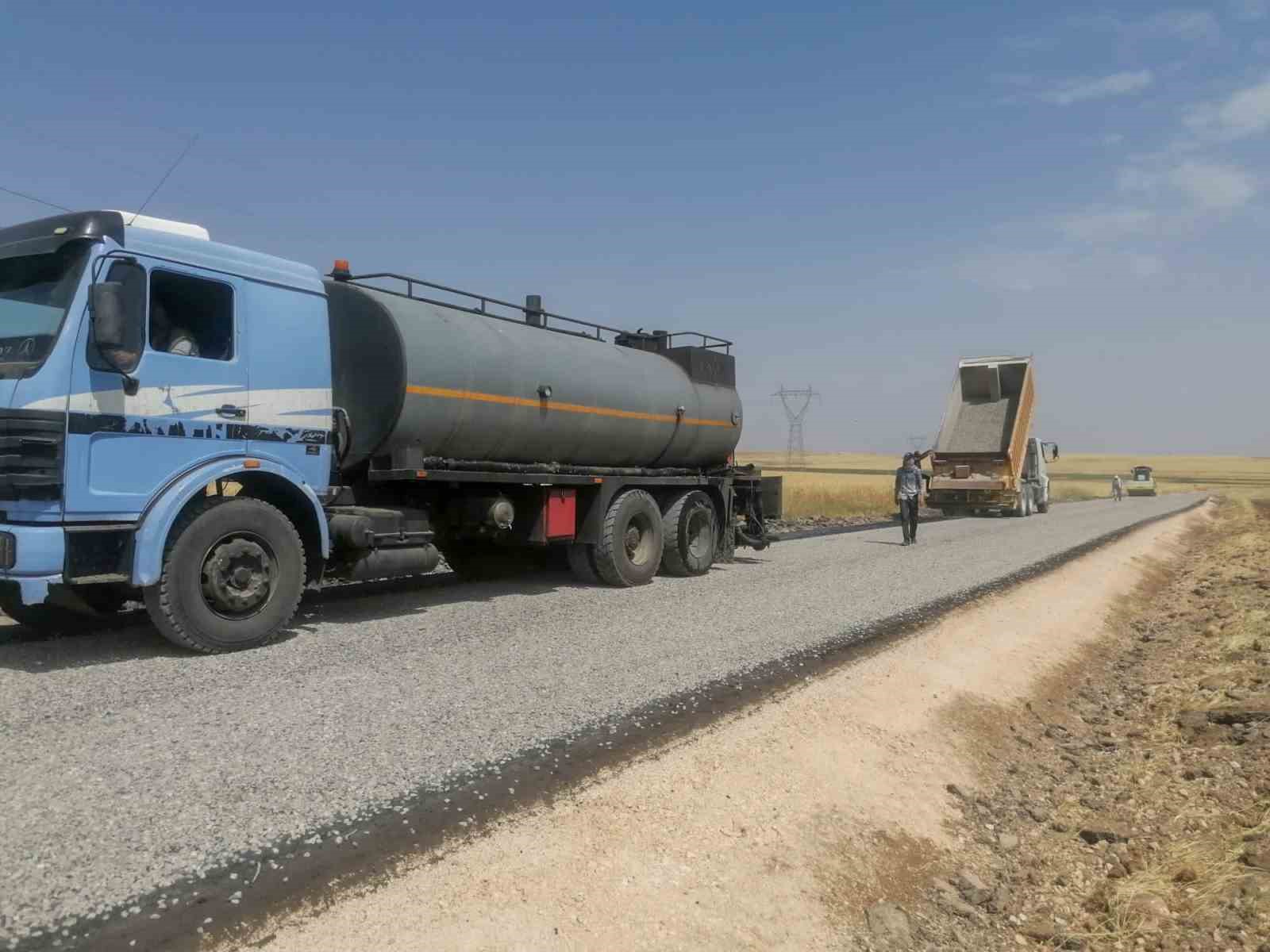 DİYARBAKIR BÜYÜKŞEHİR BELEDİYESİ, 17 İLÇENİN KIRSAL MAHALLELERİNDE YOL YAPIM ÇALIŞMALARINA
