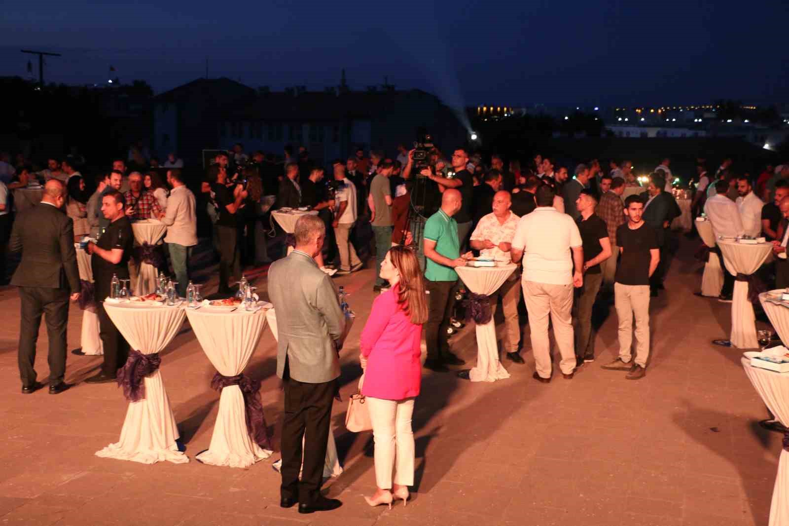 DİYARBAKIR'IN 13 İLÇESİNDE 400 KİŞİLİK EKİPLE 22 GÜNDE ÇEKİLEN “DİYARBAKIR’I