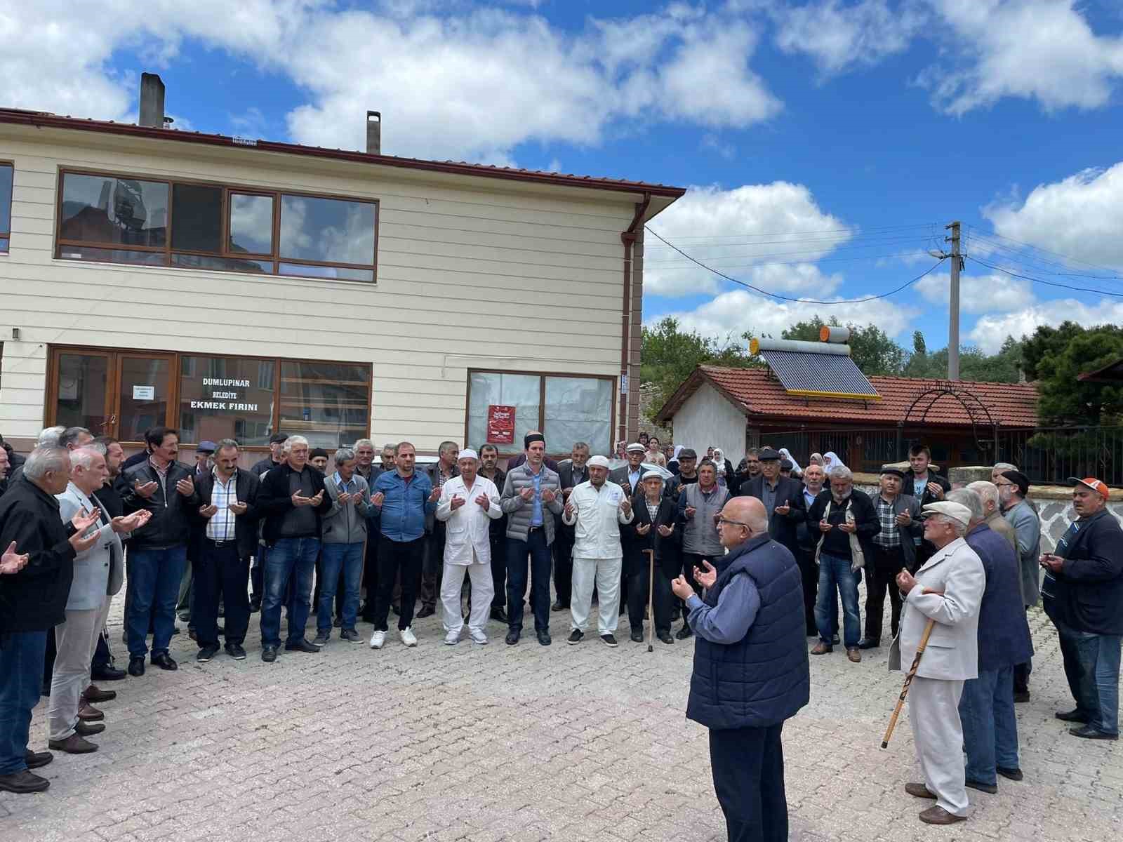 DUMLUPINAR’DA 9 HACI ADAYI DUALARLA KUTSAL TOPRAKLARA UĞURLANDI