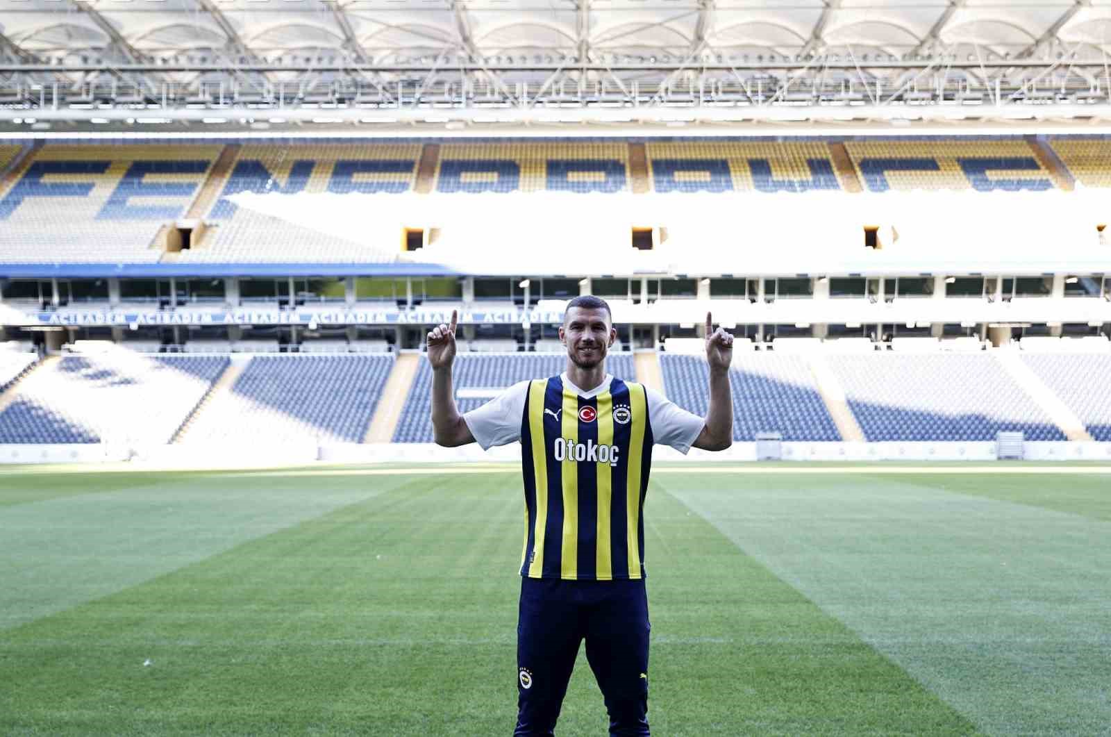 FENERBAHÇE'NİN KADROSUNA KATTIĞI BOSNA HERSEKLİ ÜNLÜ GOLCÜ EDİN DZEKO, "HARİKA