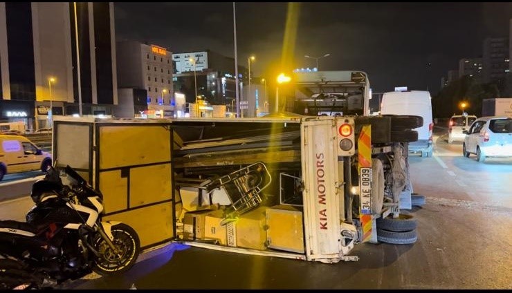 E-5 KARA YOLU'NDA 4 ARAÇ VE 1 MOTOSİKLET KAZAYA KARIŞTI: