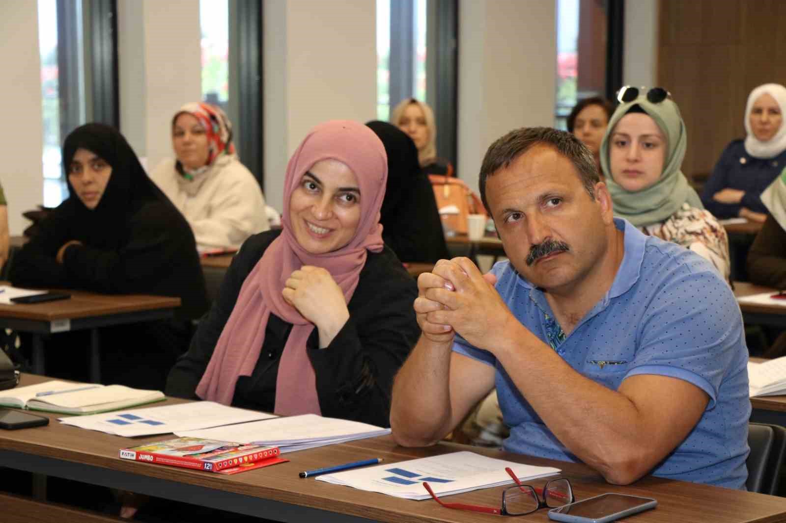 KOCAELİ'DE AİLE YAPISINI GÜÇLENDİREREK, BİLİNÇLİ AİLELERİ OLUŞTURMAK AMACIYLA EVLİ ÇİFTLERE