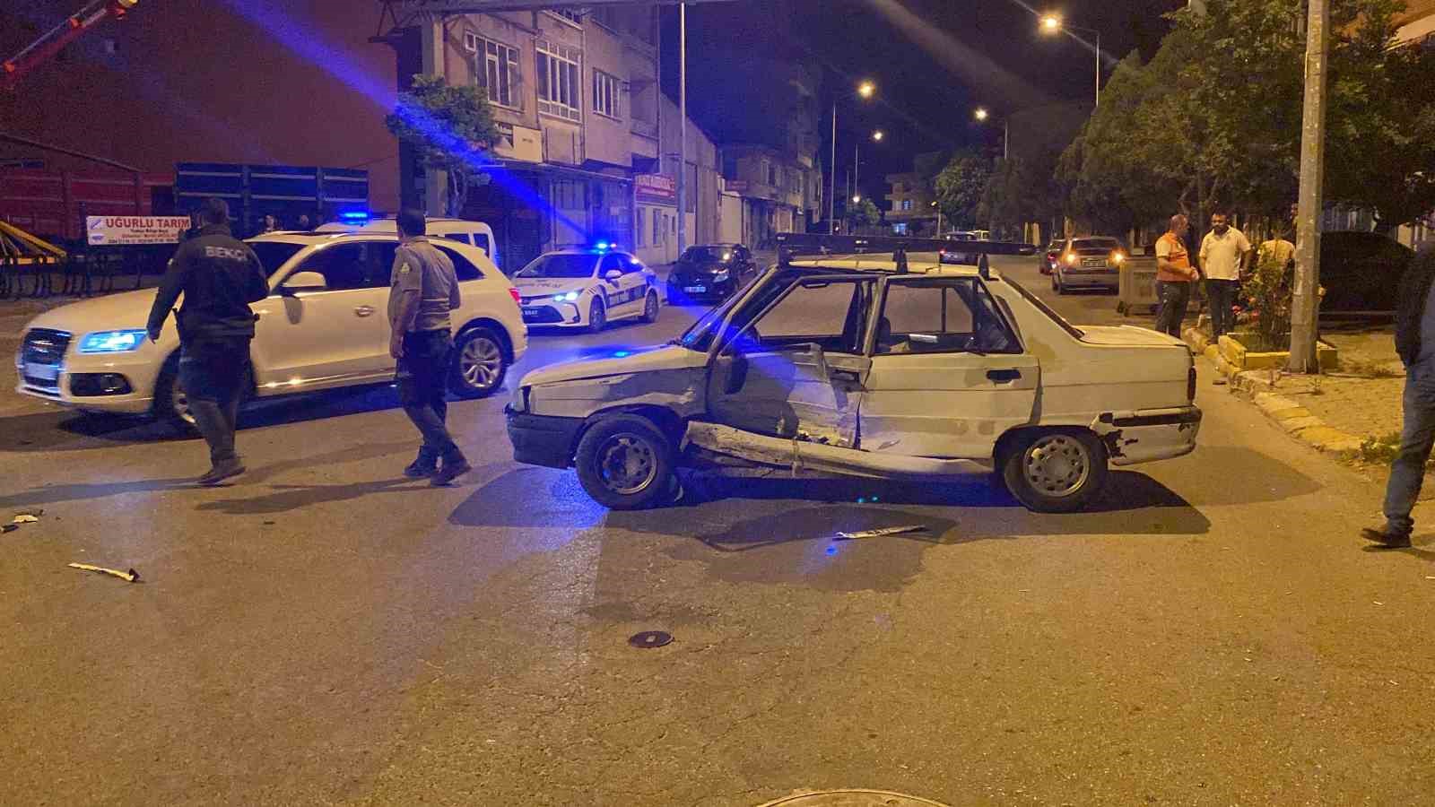 EDİRNE'DE İLGİNÇ KAZA: ÇARPAN SÜRÜCÜ KAÇTI, ÇARPILAN ARACIN SÜRÜCÜSÜ KAYIP