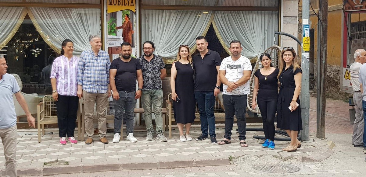 EDREMİT İLÇESİNDE ÇARŞI ESNAFI, İMECE USULÜ HAYIR DÜZENLEDİ