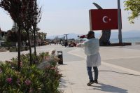 BALIKESİR’İN EDREMİT BELEDİYESİ, YAZ AYLARINDA SİNEK VE HAŞERELERİN ÜREMESİNE MÜSAİT