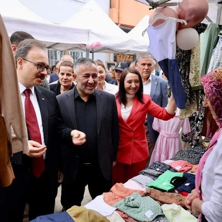 PAZARYERİ'NDE DÜZENLENEN EĞİTİM ŞENLİĞİ'NDE TOPLANAN GELİR DEPREMZEDELERE GÖNDERİLDİ
