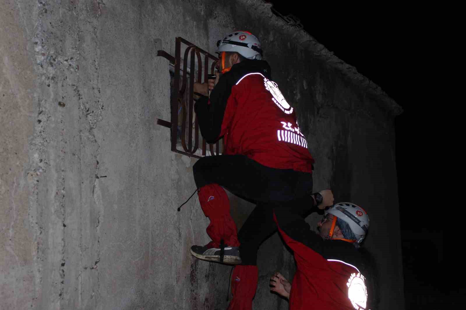 KAYSERİ’NİN KOCASİNAN İLÇESİNDEKİ EVİNDEN İDDİAYA GÖRE EKMEK ALMAK İÇİN ÇIKAN
