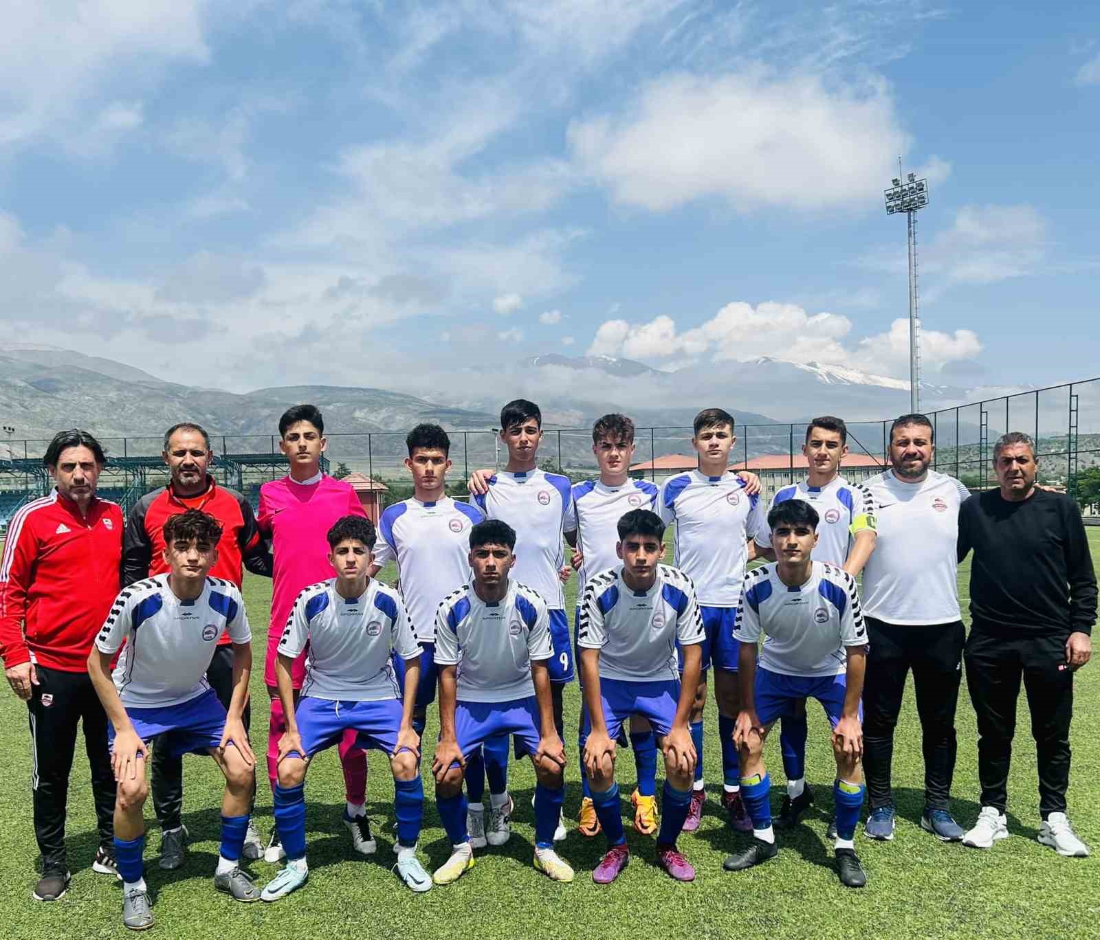 ELAZIĞ İL ÖZEL İDARE U15 TAKIMI, ERZİNCAN GRUBU'NDA ELENDİ