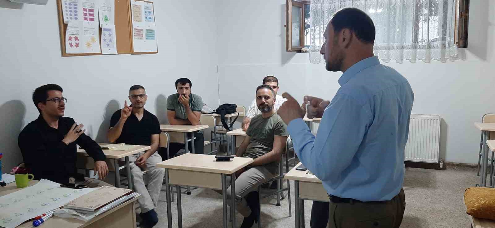 ELAZIĞ’DA İŞİTME ENGELLİLERE İŞARET DİLİ İLE KUR’AN-I KERİM VE DİN