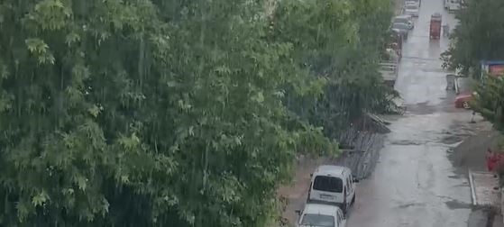 ELAZIĞ’DA SAĞANAK YAĞIŞ ETKİLİ OLURKEN METEOROLOJİ MEYDANA GELEBİLECEK AKSAMALARA KARŞI