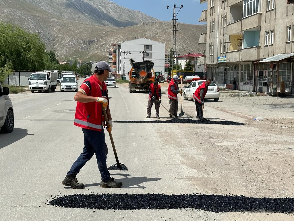 YOLLARDA ONARIM YAPILIYOR