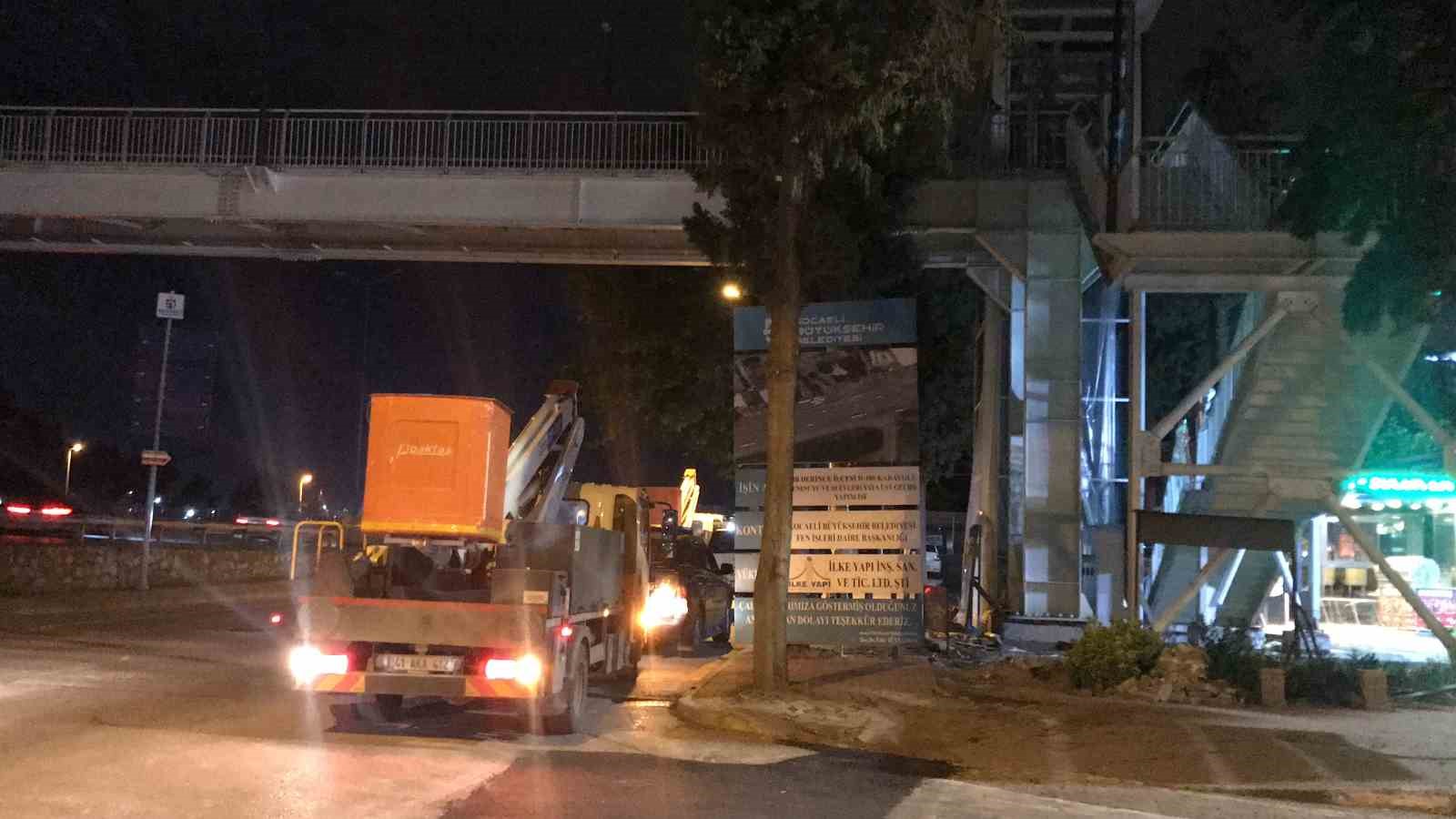 KOCAELİ’DE YAPIMI SÜREN ÜST GEÇİTTE ÇALIŞIRKEN ELEKTRİK AKIMINA KAPILAN İŞÇİ