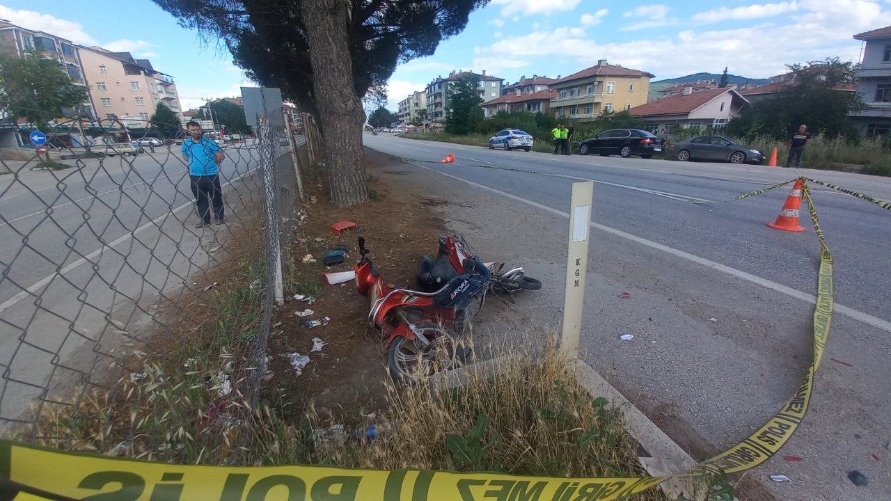 ÇORUM’UN OSMANCIK İLÇESİNDE ELEKTRİKLİ BİSİKLET İLE MOTOSİKLETİN ÇARPIŞMASINI SONUCU 4