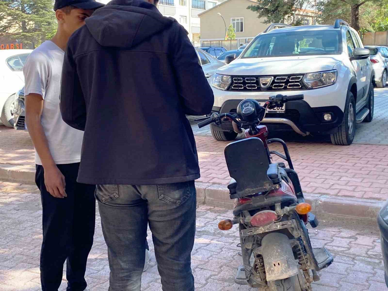 KONYA’NIN KULU İLÇESİNDE ELEKTRİKLİ BİSİKLETİN ÇARPTIĞI KİŞİ HASTANELİK OLDU.