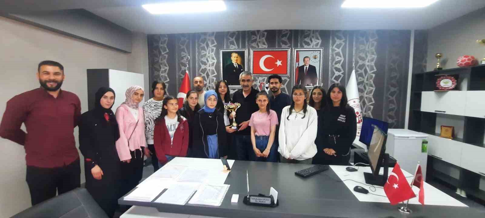 ELEŞKİRT GENÇLİK  SPOR HALK OYUNLARI EKİBİ AĞRI ŞAMPİYONU OLDU