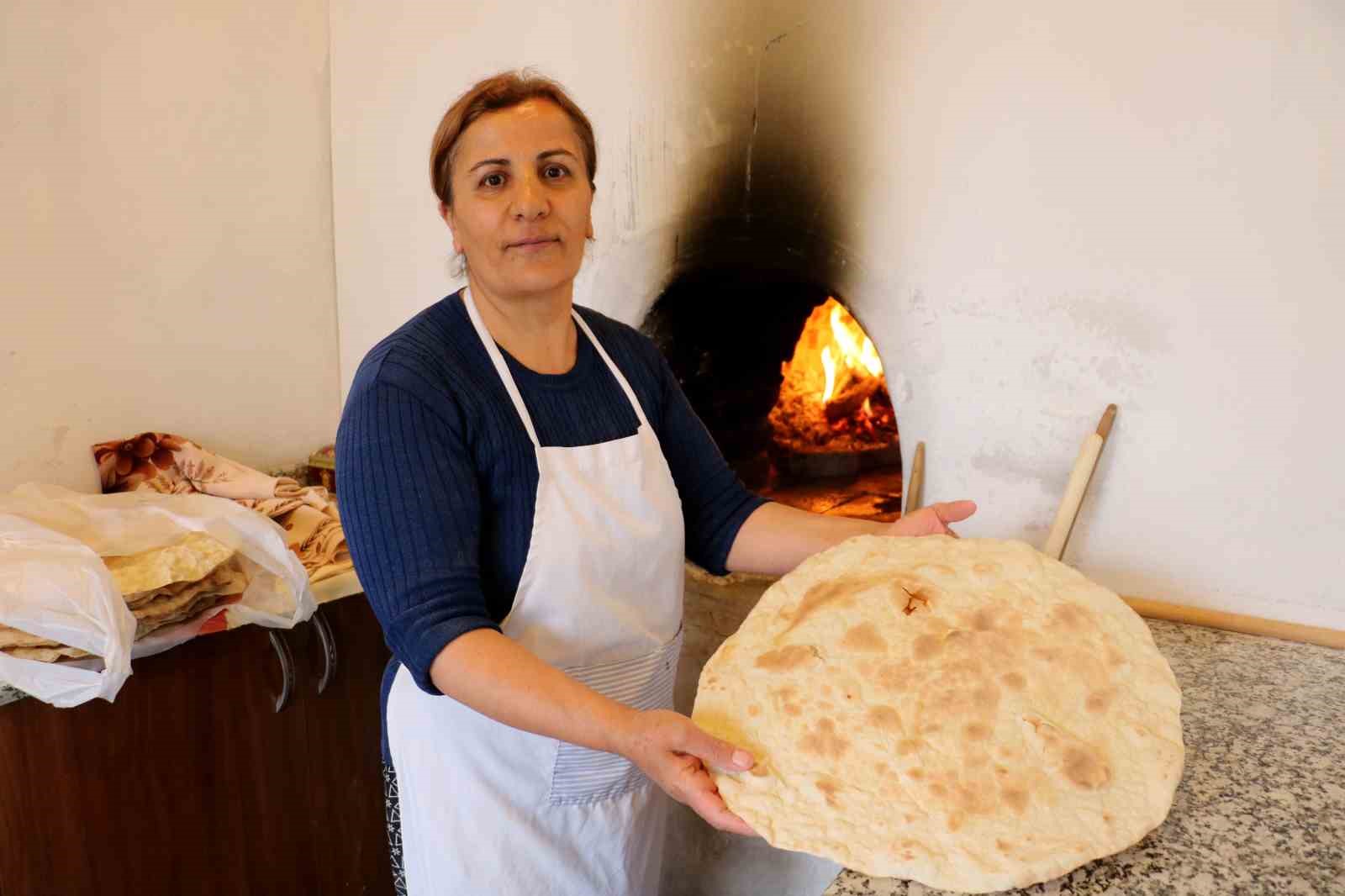 SİVAS’IN DİVRİĞİ İLÇESİNDE BULUNAN TARİHİ HÜMA HATUN SOKAĞI’NDA TAŞ FIRIN