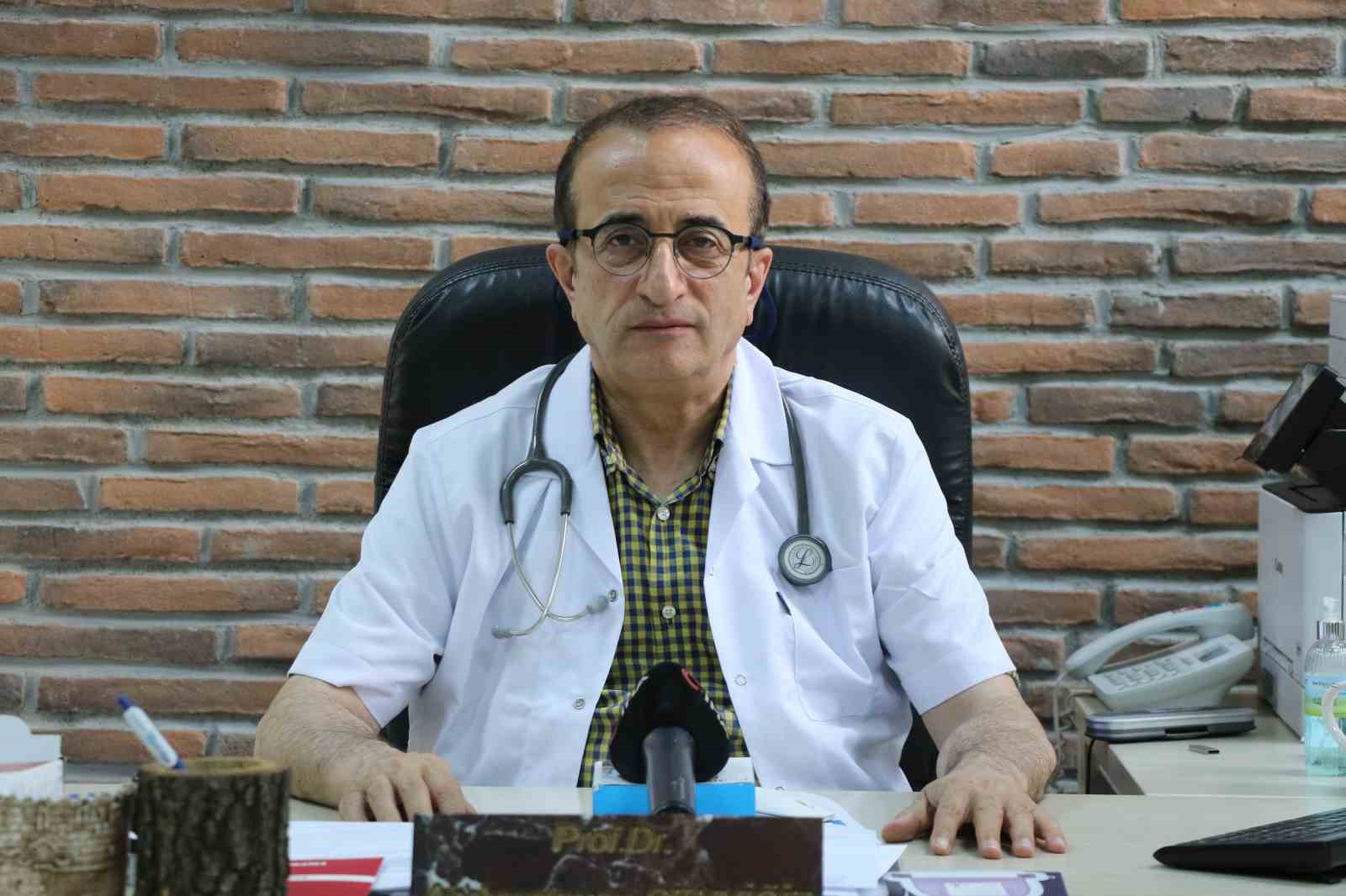 KAHRAMANMARAŞ MERKEZLİ DEPREMLERDEN SONRA AĞIR HASARLI BİNALARIN YIKIMINDA GÖREV YAPAN