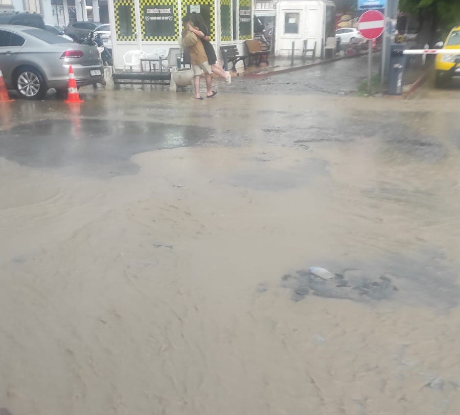 ERDEK'TE BEKLENEN YAĞIŞ GERÇEKLEŞTİ