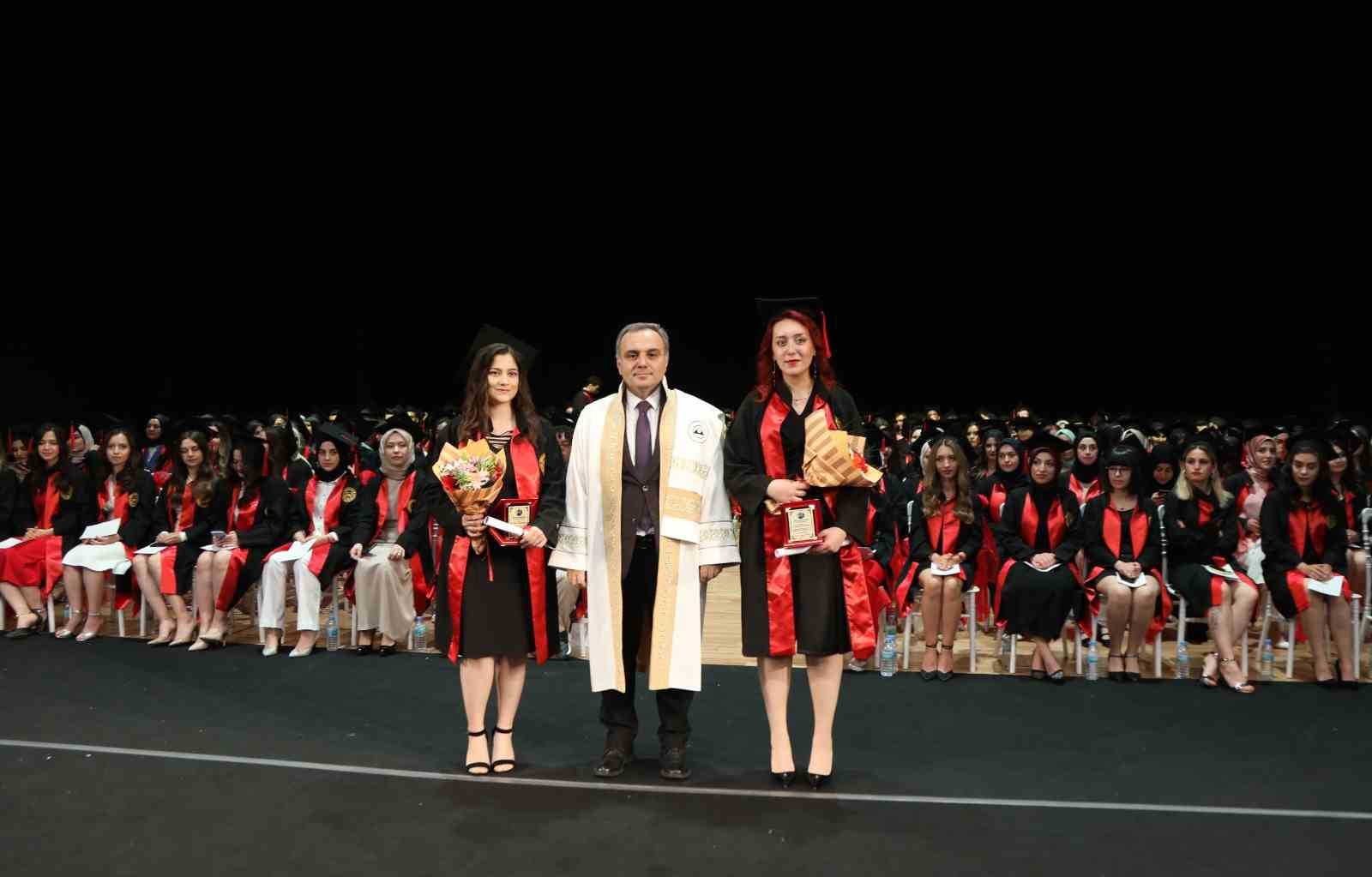 ERCİYES ÜNİVERSİTESİ (ERÜ) TIP FAKÜLTESİ TARAFINDAN 49. DÖNEM MEZUNİYET TÖRENİ