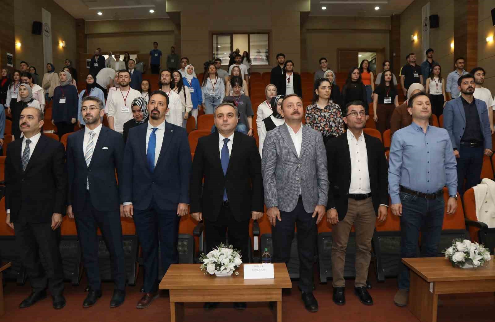 ERCİYES ÜNİVERSİTESİ (ERÜ) HUKUK FAKÜLTESİ TARAFINDAN ‘HUKUKTA KARİYER ZİRVESİ’ DÜZENLENDİ.