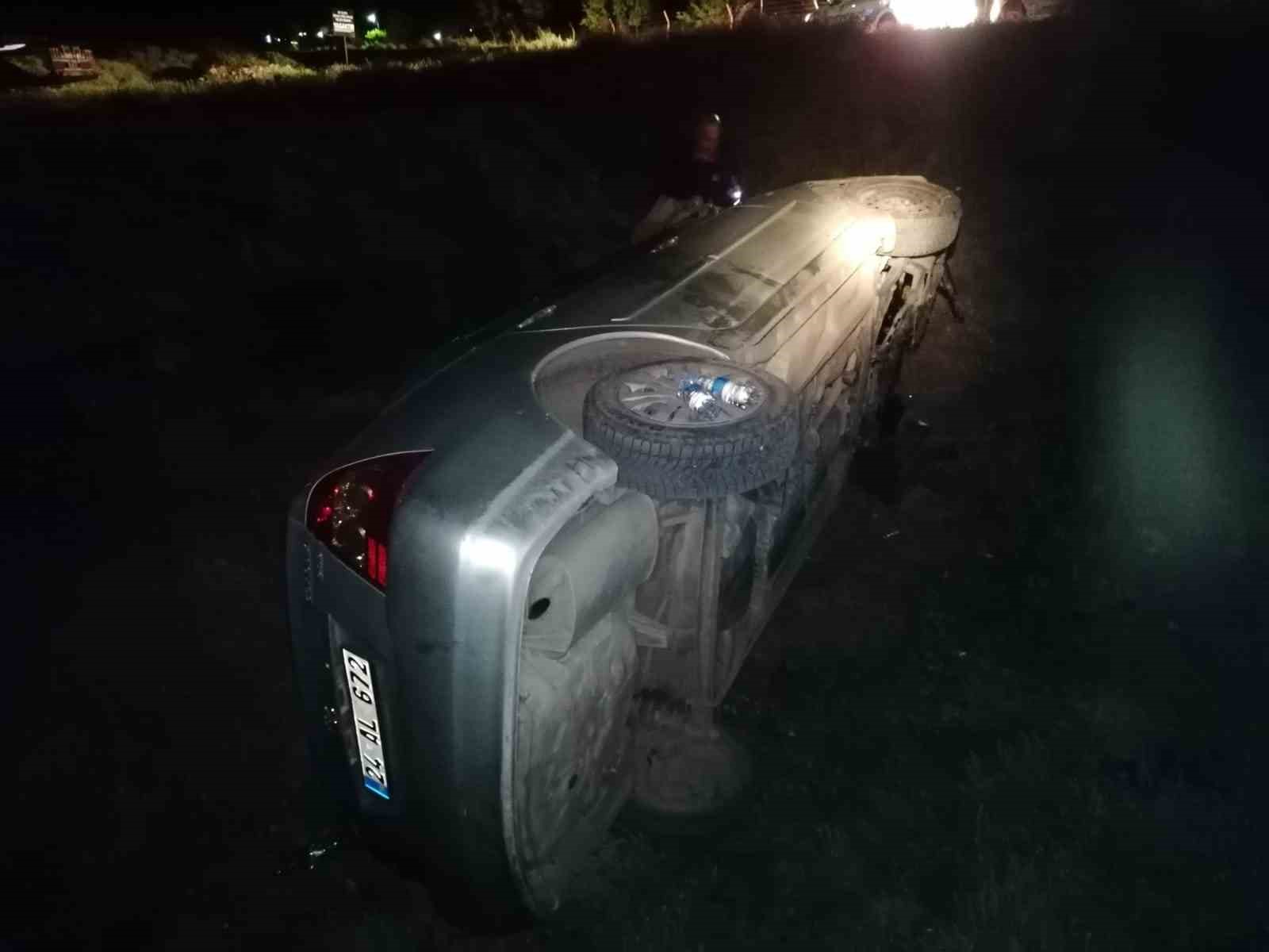 ERZİNCAN’DA İKİ OTOMOBİLİN ÇARPIŞTIĞI TRAFİK KAZASINDA 2 KİŞİ YARALANDI