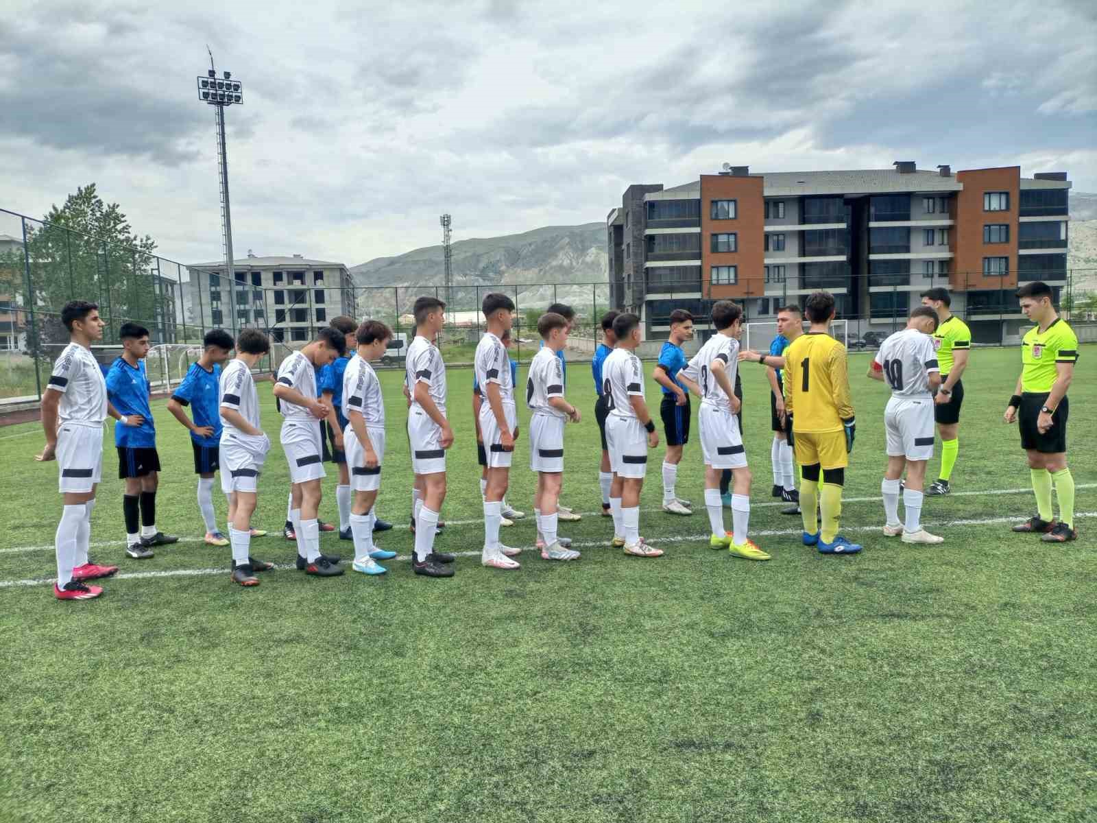 U15 TÜRKİYE ŞAMPİYONASI 1'İNCİ KADEME MÜSABAKALARI ERZİNCAN'DA DÜZENLENİYOR. MÜSABAKALARDA 4