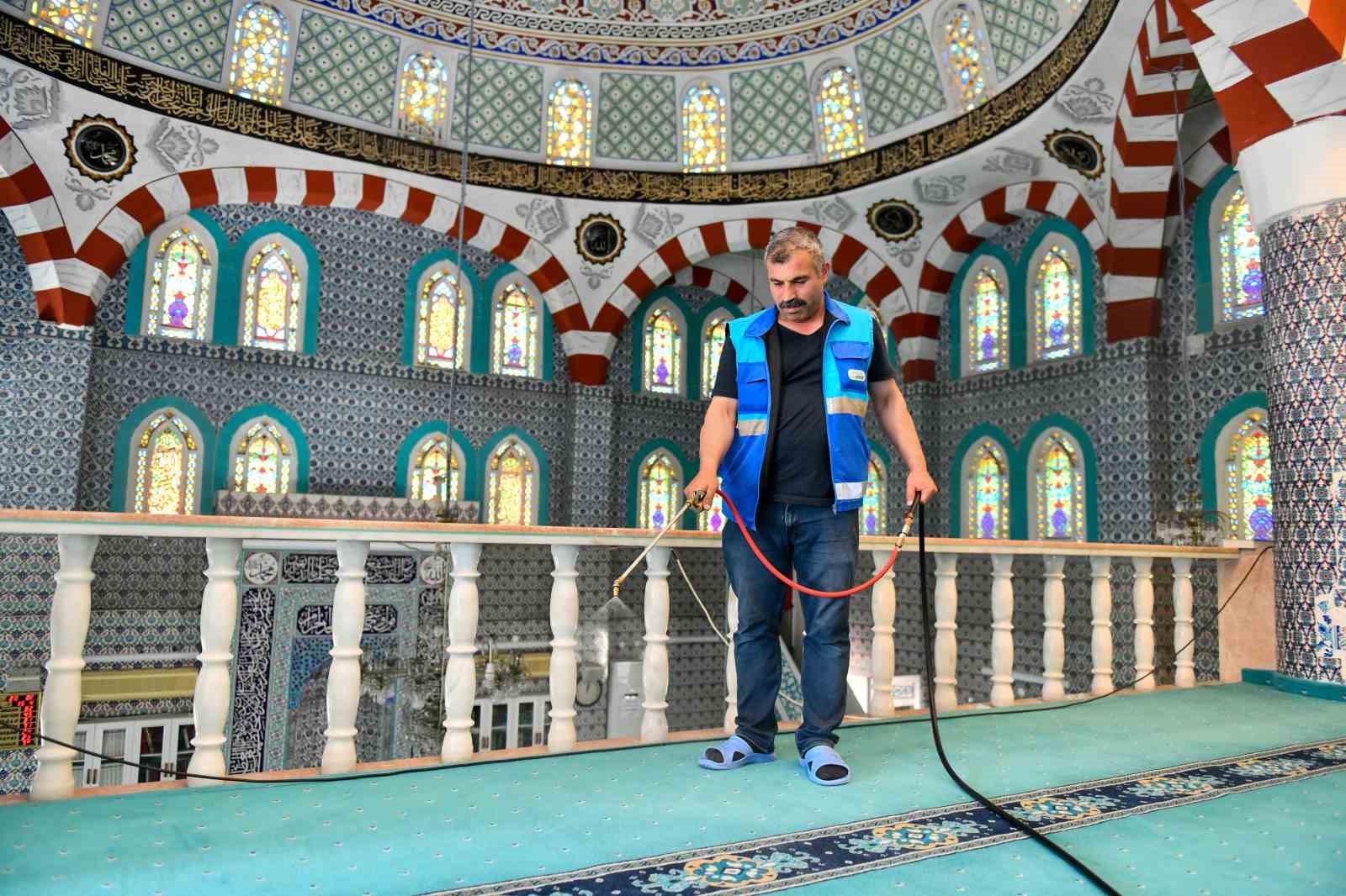ESENYURT BELEDİYESİ, KURBAN BAYRAMI ÖNCESİ VATANDAŞLARIN İBADETLERİNİ DAHA TEMİZ BİR
