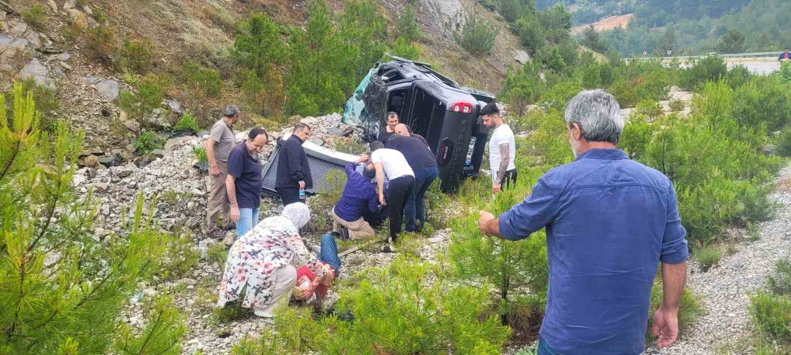 EKONOMİ ESKİ BAKANLARINDAN NİHAT ZEYBEKCİ, MUĞLA’NIN ULA İLÇESİNDE GEÇİRDİĞİ KAZADA