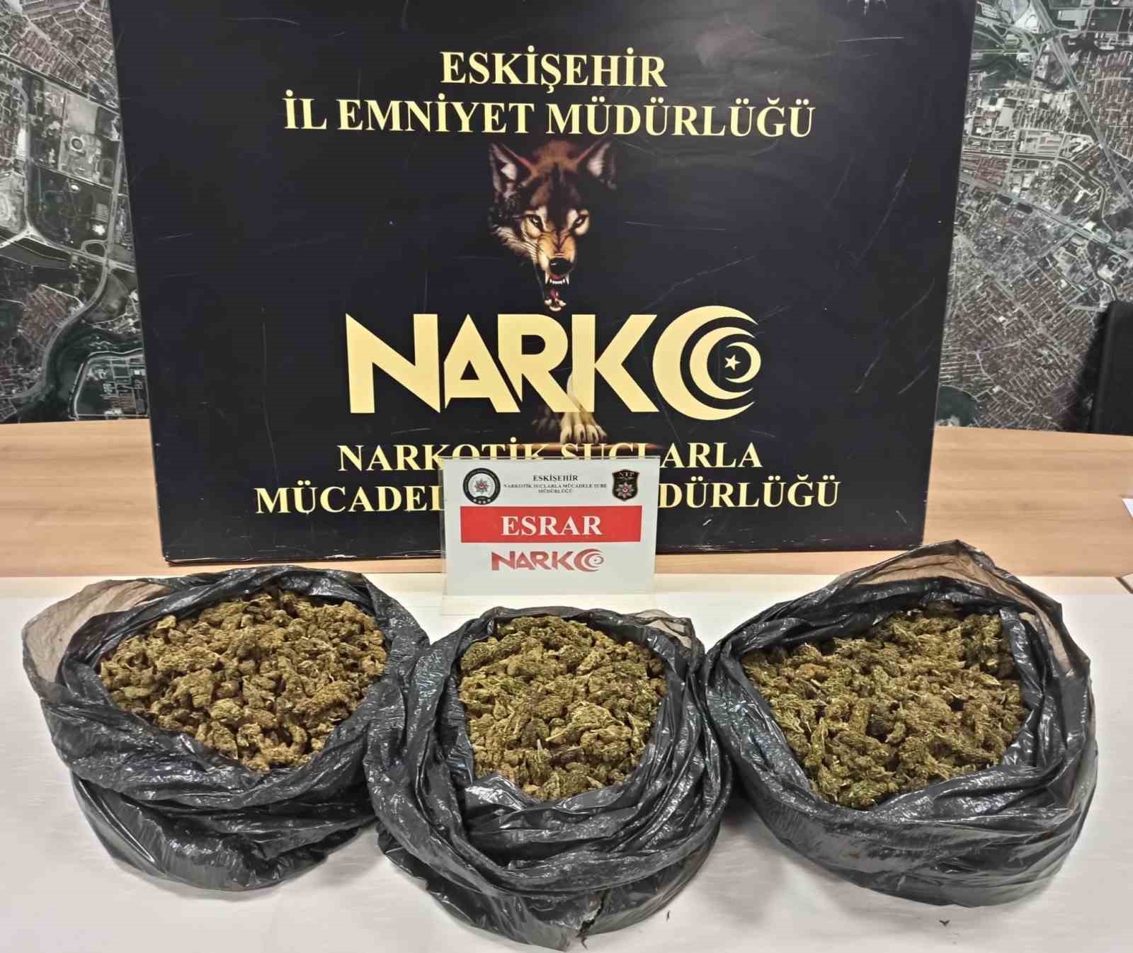 ESKİŞEHİR’DE GERÇEKLEŞTİRİLEN OPERASYONDA 6 KİLOGRAM ELE GEÇİRİLİRKEN YAKALANAN 2 ŞÜPHELİDEN