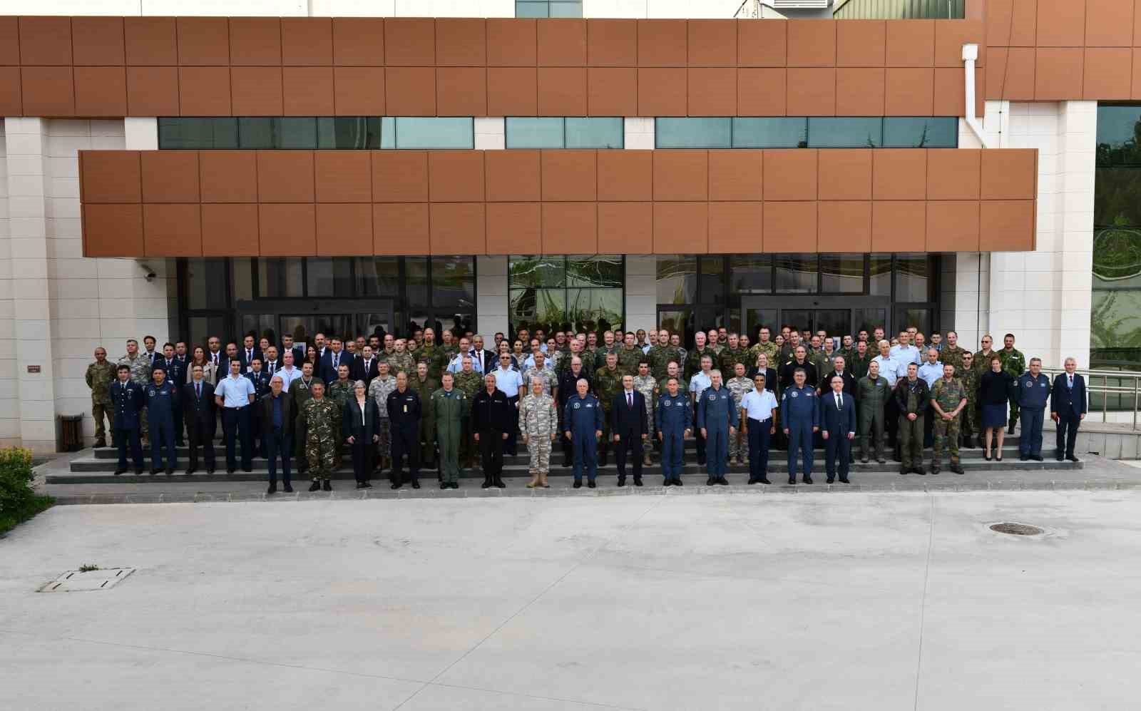 ESKİŞEHİR’DE BULUNAN MUHARİP HAVA KUVVETİ KOMUTANLIĞI’NDA ÜST DÜZEY NATO PERSONELİ