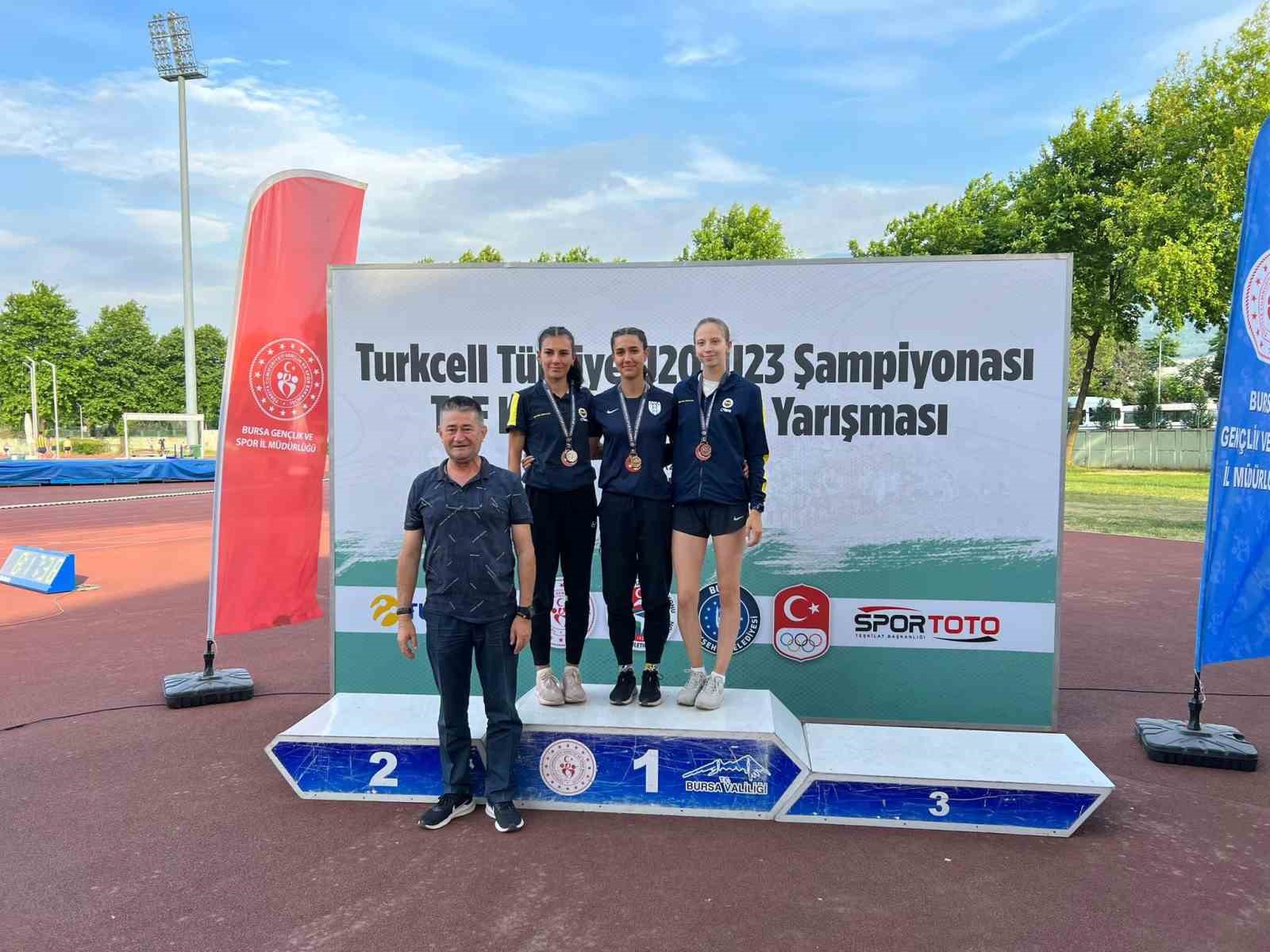 EKİŞEHİRLİ GENÇ SPORCU ELİF AYDIN, BURSA’DA DÜZENLENEN U20-U23 ATLETİZM TÜRKİYE
